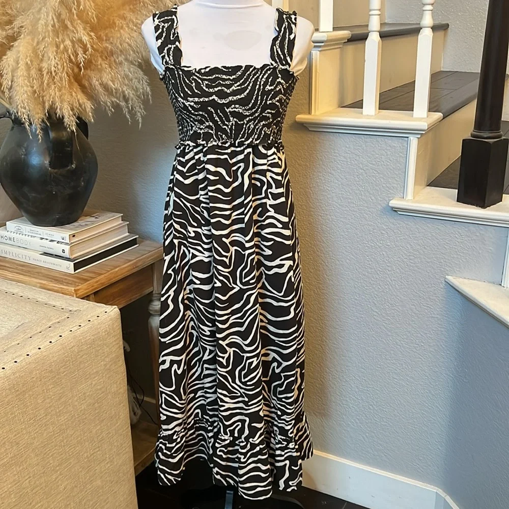 RAILS Rumi Printed Smocked Midi Dress Size Small - Picture 3 of 9